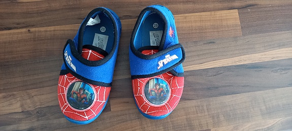 Spiderman tossut 28