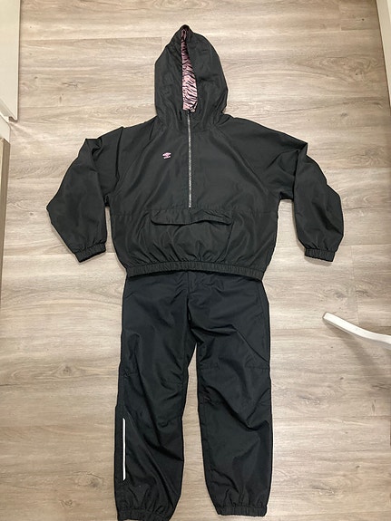 128 Umbro takki ja Lassie housut