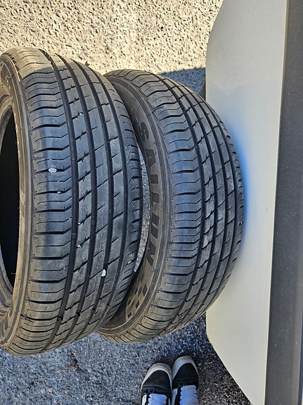 Hyvänkuntoiset kesärenkaat 185/60/R15 2 kpl