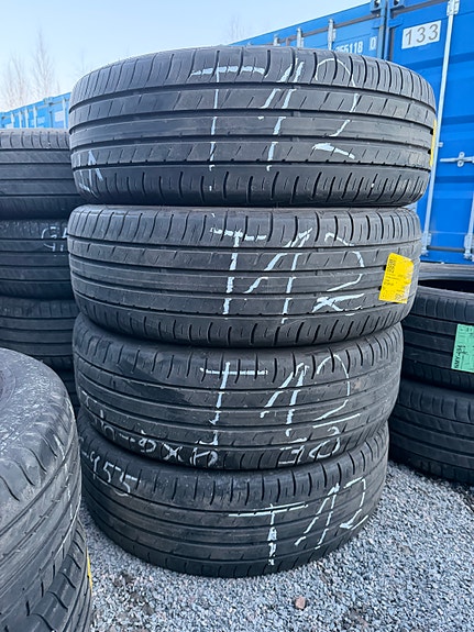 Renkaat 215/65/17 Falken 4 kpl 6+mm T12