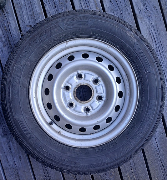 Hiace kesärenkaat vanteilla 195/70/R15C Nexen