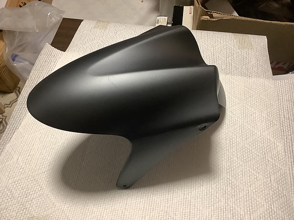 5PE-F1556-00-PW Etulokasuoja YAMAHA Aerox 50 YQ50