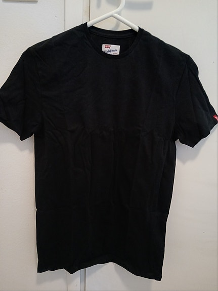 Uusi Lewi's merkkinen musta Slim fit t- paita, S- koko