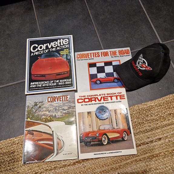 Myydään Corvette-kirjoja