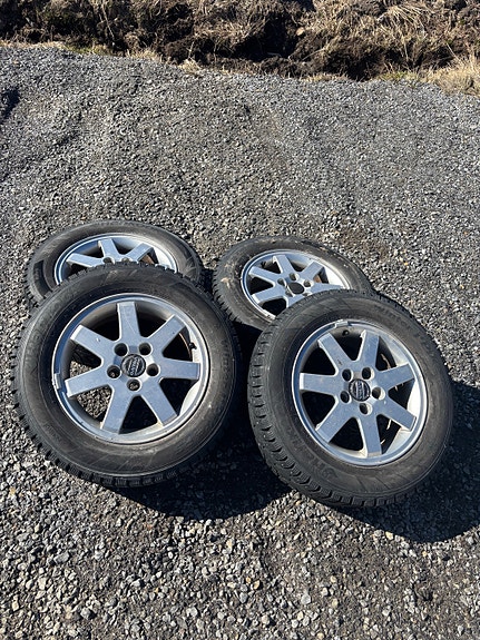 Volvo V50 15” vanteet + nastarenkaat