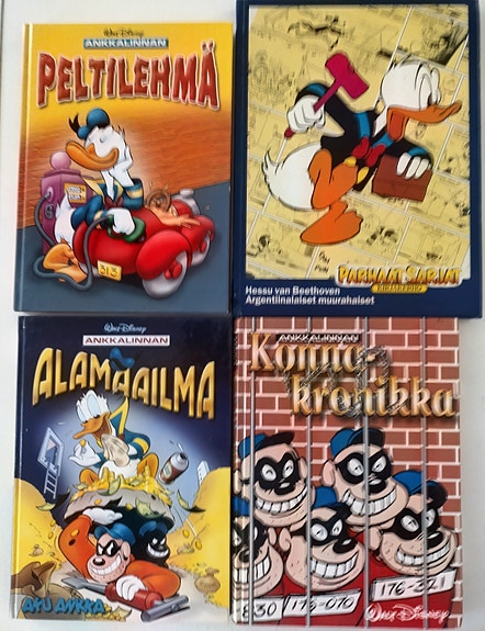 Walt Disney Aku Ankka kovakantiset sarjakuvakirjat (4 kp)