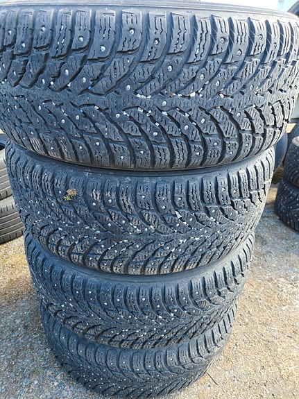 Nastarenkaat 4 kpl Nokian Hakka 9