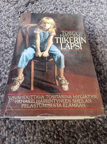 Torey Hayden Tiikerin lapsi -kirja