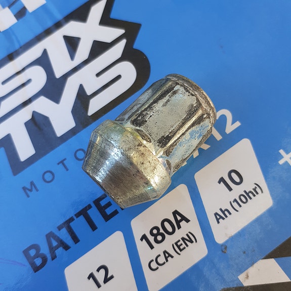 Mutterit ford/jaguar x type voi käydä muihinkin autoihin 20 kpl m12×1.5 av 19 mm