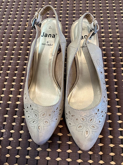 Jana merkkiset kengät 39