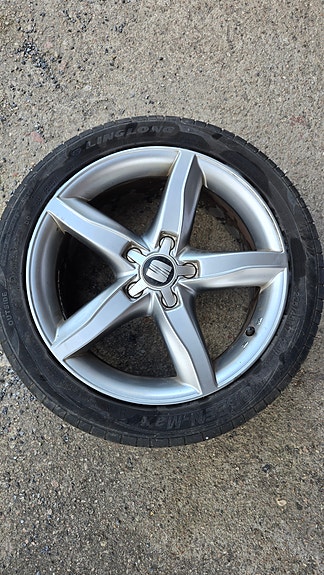 Seat Leon II kesärenkaat aluvanteilla.