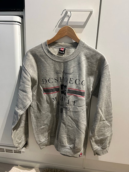 Lasten M kokoinen DC huppari
