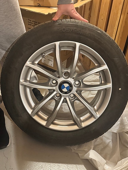 Michelin kesärenkaat 16" alumiinivanteilla