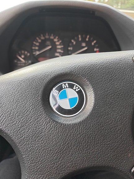 OSTETAAN BMW E34 osaa, mm. sisusta ja penkit