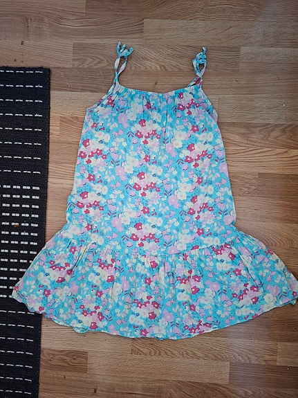 Ihanan pehmeä kesämekko 140/146