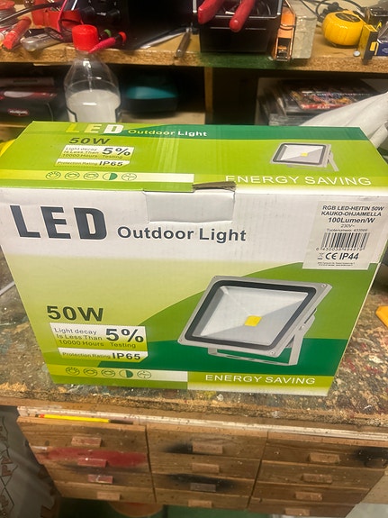Led-valaisin