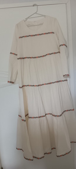 Naisten mekko