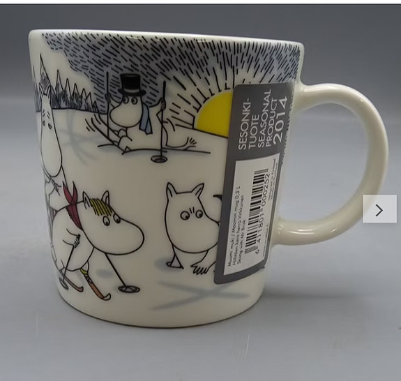 Muumimuki Hiihtäen kera herra Virkkunen