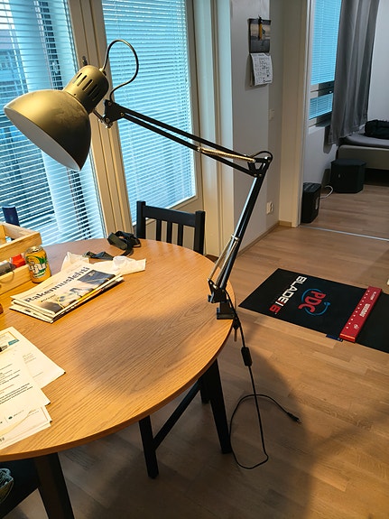 Pöytälamppu