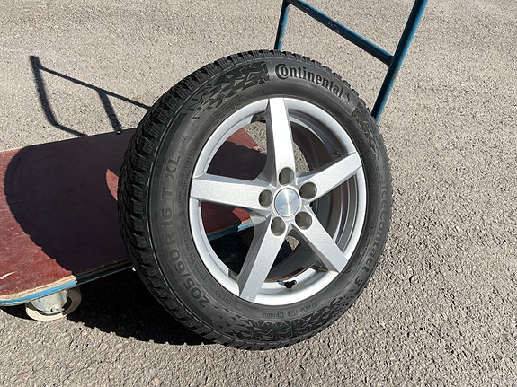 Continental nastat 205/60R16 aluilla