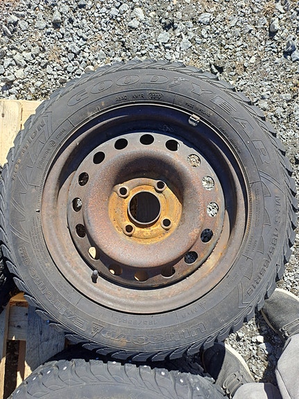 15" peltivanteet hyvillä talvirenkailla
