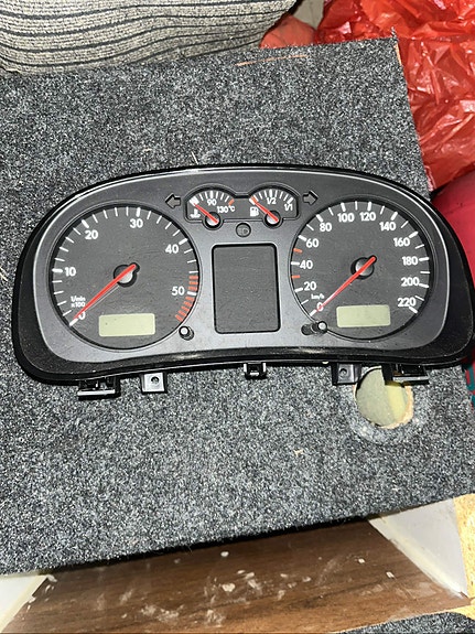 Volkswagen Golf 4 1.9 tdi mittaristo
