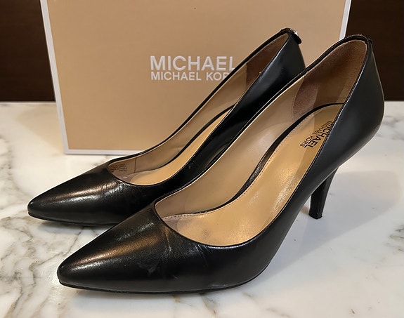 Klassiset mustat Michael Kors avokkaat 37