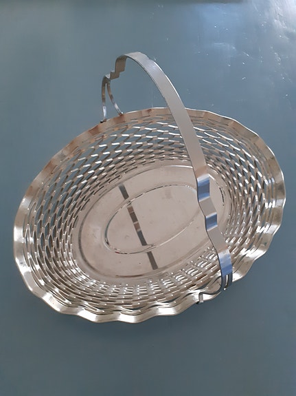 Metallinen hedelmäkori