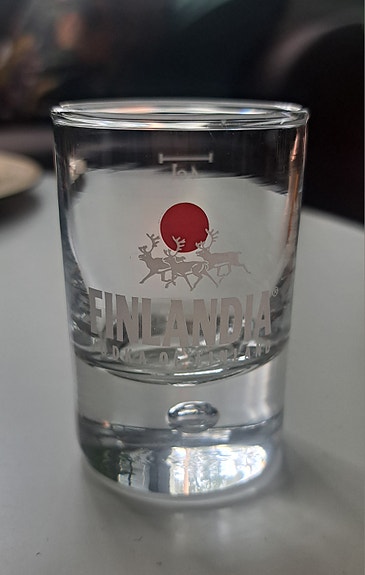Iittala snapsilasi Finlandia-kuviointi