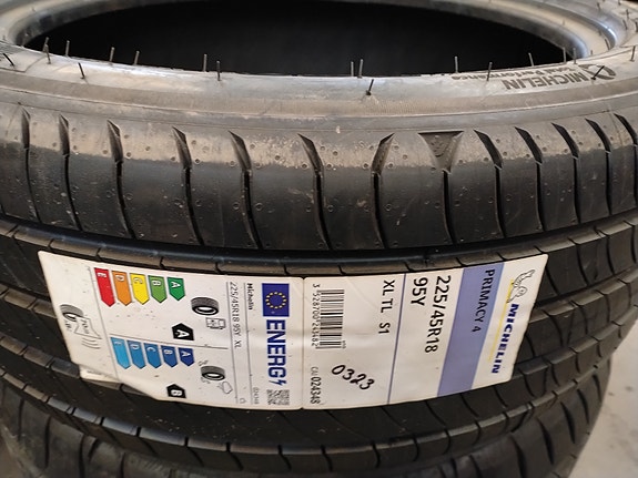 Yksittäisiä 18" Renkaita.