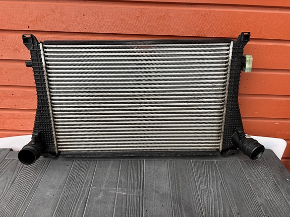 VAG välijäähdytin Golf mk8R EA888.4