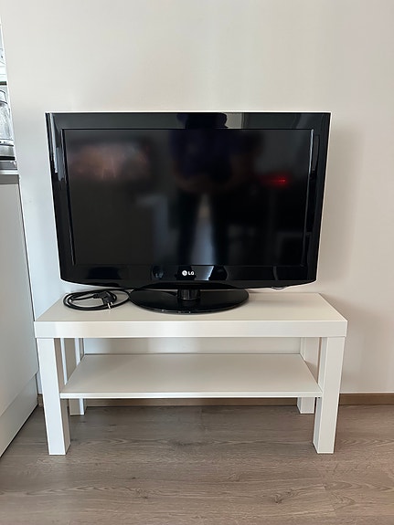 32" LG TV + IKEA tv-taso