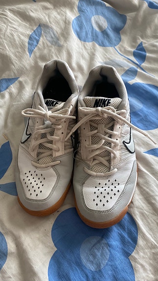 Nike sisäpelikengät 42 valkoinen