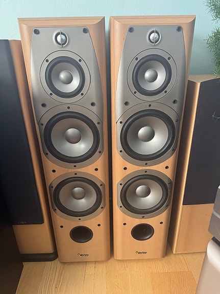 Järeät Infinity Alpha 50 lippulaivamalli+ kaupan päälle Alpha 10 & Center!