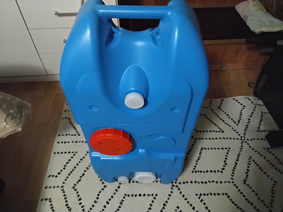 Vesisäiliö
