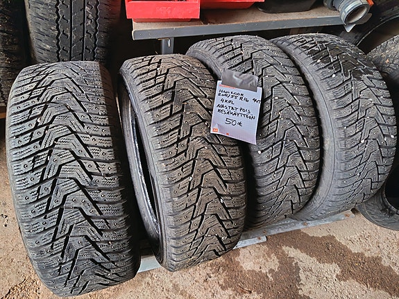 Auton renkaita eri kokoisia. tiedot ja hinnat 20 - 50eur kaksi tai neljä rengast
