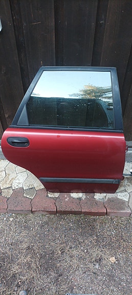 Oikea takaovi Volvo V40