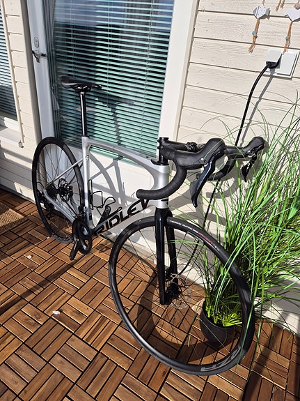 Ridley Fenix SLiC 105 – Hiilikuituinen maantiepyörä Koko M
