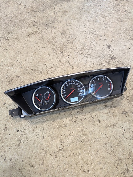 Nissan Primera P12 mittaristo