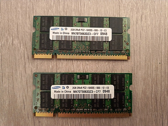 2 kpl Samsung 2 Gt DDR2 6400S RAM-muistit
