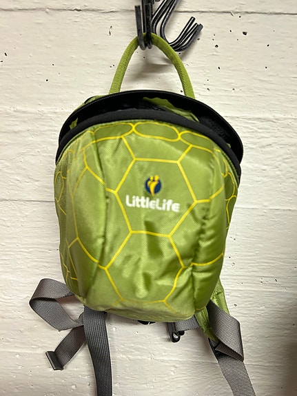 LittleLife lasten reppu turvavaljailla (kilpikonnakuosi)