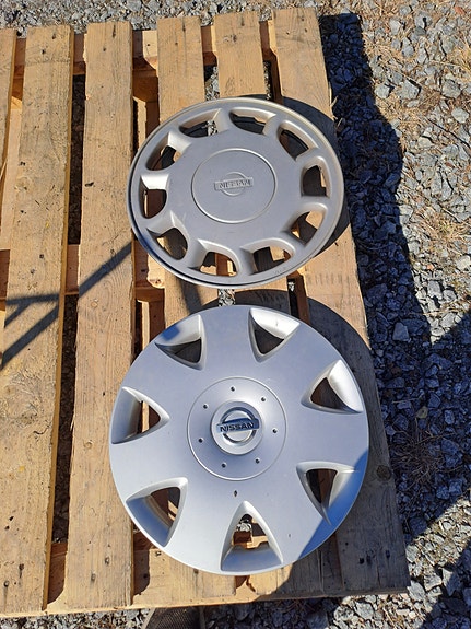 nissan alkup. 15" pölykapselit ja aluvanteiden keskikupit