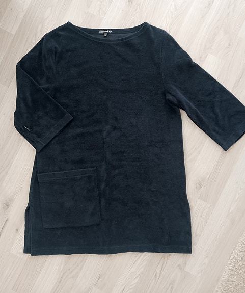 Marimekko M musta frotee mekko