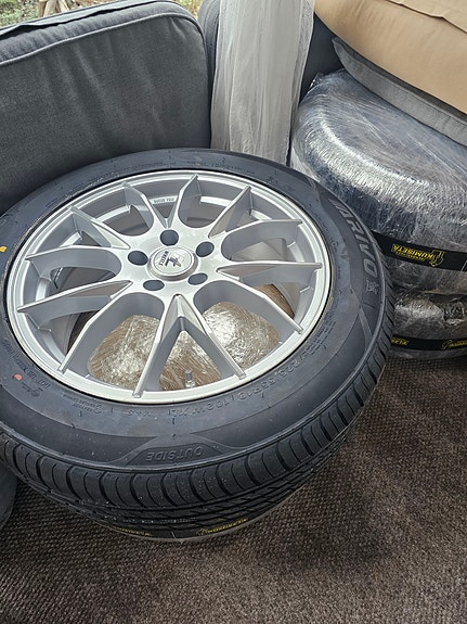 Uudet 18” aluvanteet + renkaat 5x114.3 (suoraan alle)