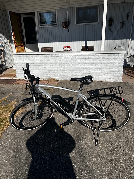 Miesten sähköavusteinen polkupyörä