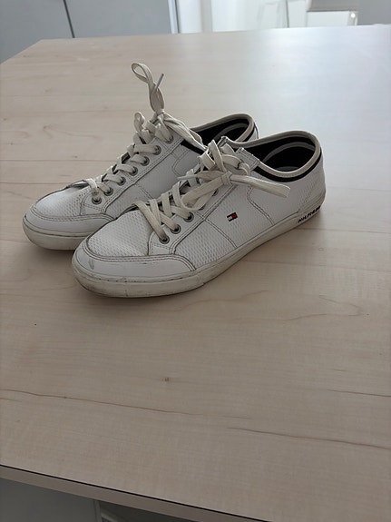 Tommy Hilfiger tennarit koko 44 valkoinen