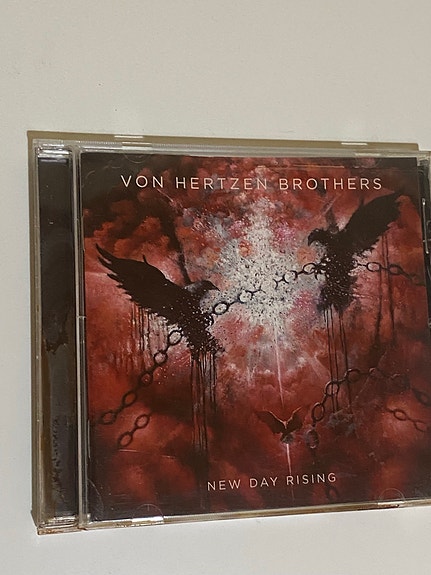 Von Hertzen Brothers New Day Rising CD-albumi