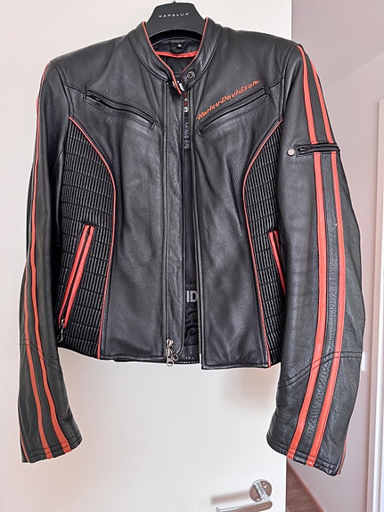 Harley davidson naisten nahkatakki.