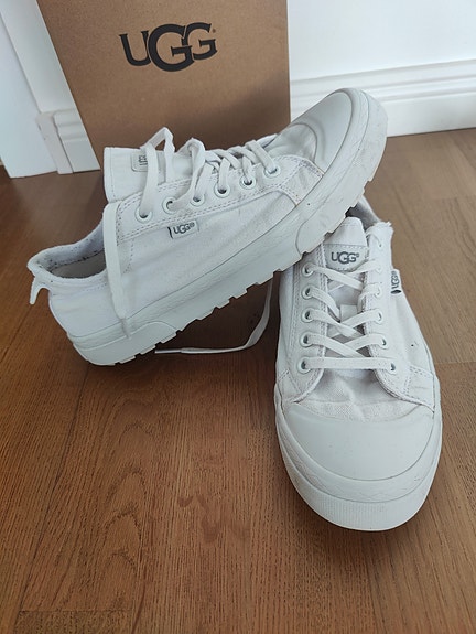 UGG tennarit koko 39