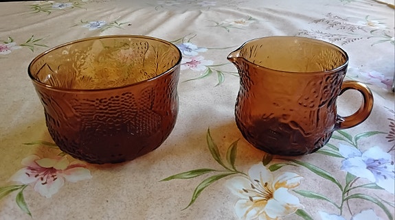 Fauna ruskea sokerikko ja kermakko